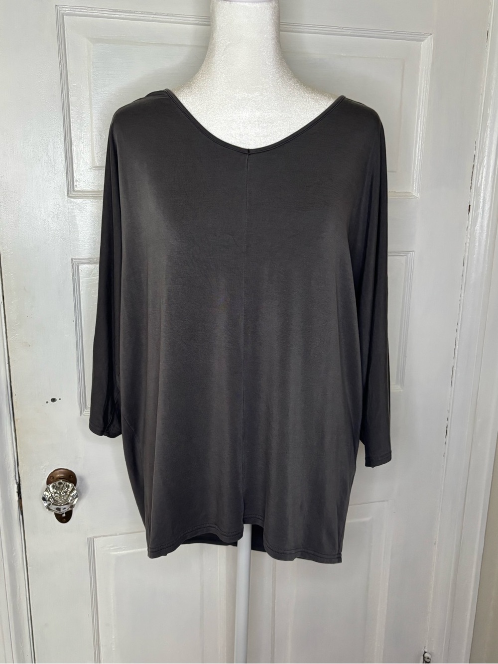 Garnet Hill Boxy V-Neck 3/4 Sleeve Relaxed Fit Knit Shirt in Stone Taupe
